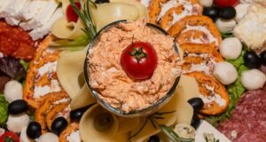 Урнебес салата каква што треба да биде – зачинета, кремаста и совршено избалансирана