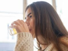 Испијте го овој напиток штом ќе станете: Ги топи мастите и ја отстранува надуеноста како рака