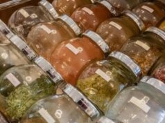 Жолт зачин кој ги смирува цревата: Ги третира воспалителните процеси како рака, но има претпазливост при консумирање