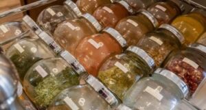 Жолт зачин кој ги смирува цревата: Ги третира воспалителните процеси како рака, но има претпазливост при консумирање