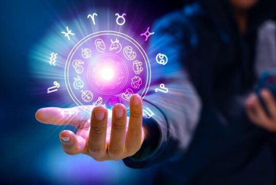 Дневен хороскоп за вторник, 24 март: Лавовите потпишуваат важен договор, здравјето на Рибите е загрозено