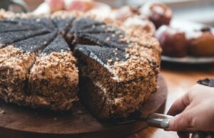 Посна торта од плазма со афион: Брзо се прави и исчезнува од чинијата уште побрзо