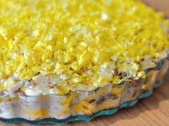 МИМОЗА салата без мајонез: Полесна верзија на омиленото гарнирче – дури и подобра од класичната