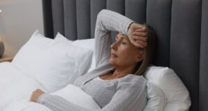 Менопауза и несоница: Зошто хормоните ги нарушуваат природните ритми на спиење – Жени во тивок пекол