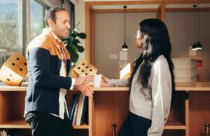 Како да препознаете опасен манипулатор? Овие знаци покажуваат дека нарцисот ве влече во својата стапица