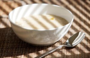 ГИ ЧИСТИ ЦРЕВАТА КАКО МЕТЛА, ОТПАДОТ ИЗЛЕГУВА ВЕДНАШ! Појадок од 3 состојки кој ги отстранува сите наслаги, веднаш станува полесен