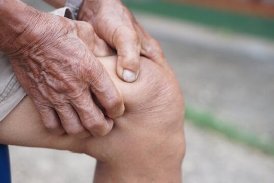 Само една лажица и зглобовите ќе ви бидат како намастени: Чини само 50 денари, а прави чуда