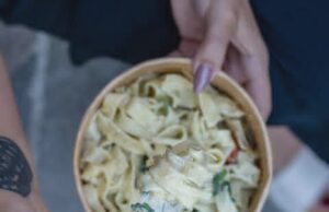 Нутриционисти: Сакате рамен стомак? Исклучете четири намирници од вашата исхрана