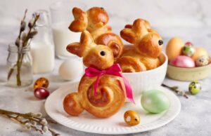 Велигденски зајчиња што децата ќе ги обожаваат: Рецепт за преслатко тесто што ја прави трпезата неодолива