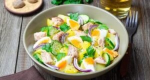 Пролетна салата со јајца и зеленчук: Кремаста, шарена и совршена за велигденската трпеза