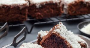 Чоколадни коцки од кокос: Толку вкусни што никој не може да им одолее