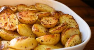 Печени компири за време на постот со праз: Вкусот ве воодушевува, а се подготвува брзо и лесно