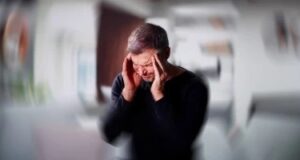 Дали чувствувате вртоглавица кога станувате? Еве кога треба да посетите лекар