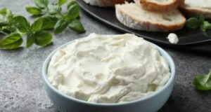 Домашно крем сирење направено од грчки јогурт: Вкусен намаз со само 3 состојки