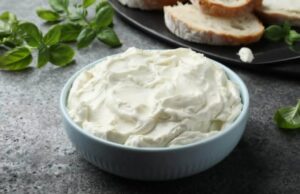 Домашно крем сирење направено од грчки јогурт: Вкусен намаз со само 3 состојки