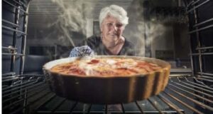 Летна пита на која никој не може да ѝ одолее: Крцкава однадвор, сочна одвнатре и готова за помалку од еден час!