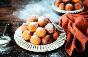 Слатки топчиња од јаболка: Вкусни и меки како душа, а се готови за кратко време